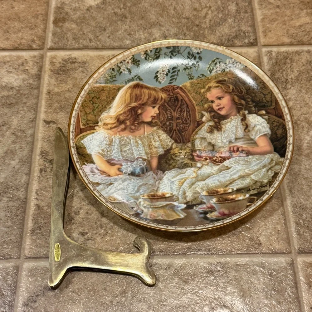 Reco Sandra Kuck Best Friends Plate Sugar and Spice 1993 Limited Edition w Stand